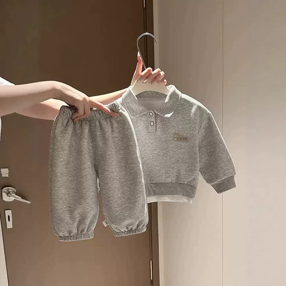 Small month-old suit spring and autumn 2026 new baby boy sports sweatshirt pants autumn infant clothes two-piece set
