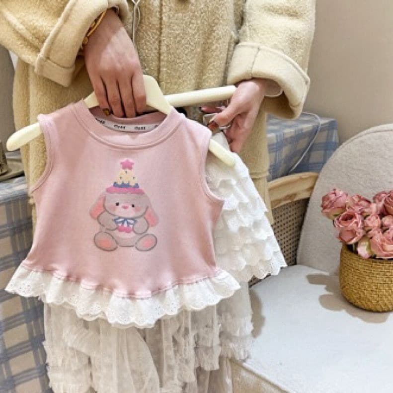 Korean Summer Girls' Ice Silk Cartoon Vest, New Cute Bear Print with Lace Trim, Fashionable Versatile Top