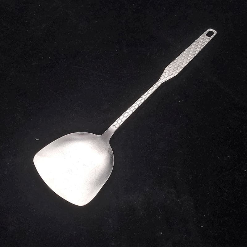 Pure titanium cooking spatula integrated fish scale pattern handle anti-slip and anti-scalding kitchen household non-stick pan lightweight titanium spatula