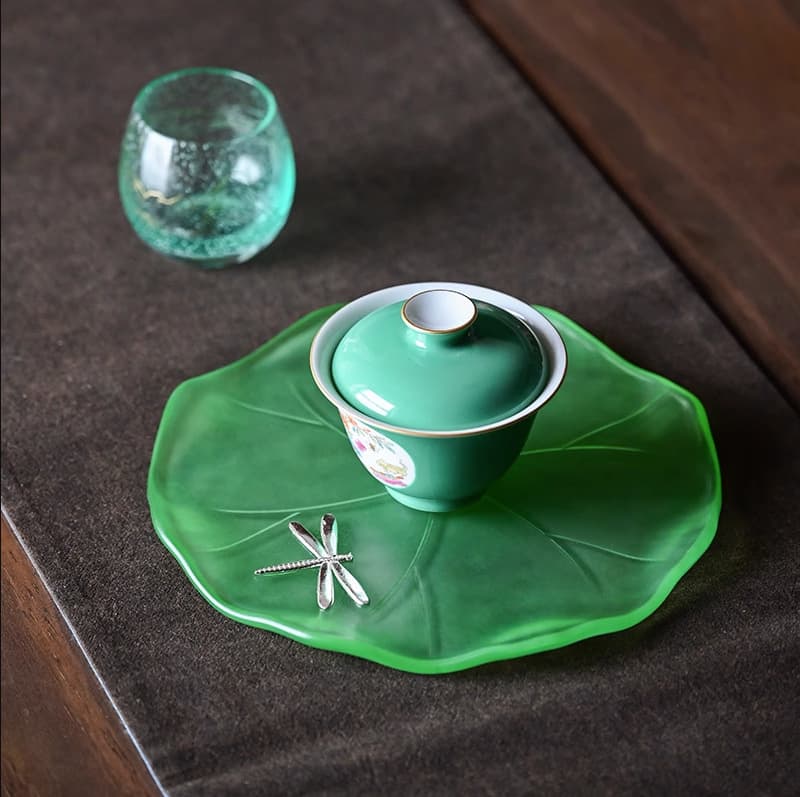 Japanese-style glass teapot with lotus leaf base, frosted glass tea tray with Zen aesthetic, tea ceremony accessories, small tea tray, teapot mat.