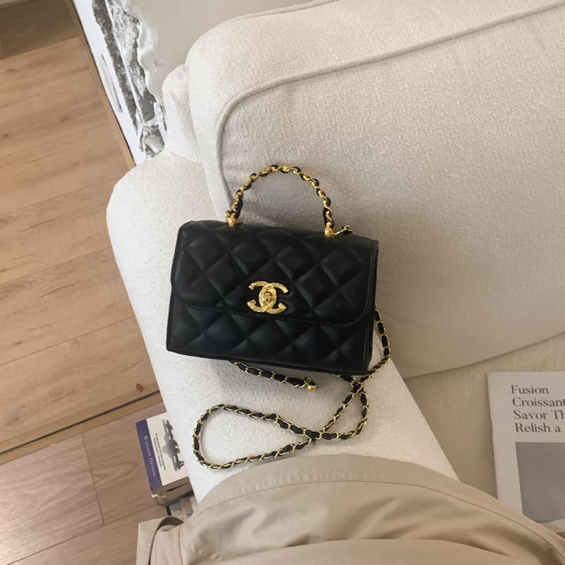 Light Luxury Small Fragrance Style Handbag for Women Versatile Shoulder Mini Square Bag 2026 New Arrival High-End Diamond Quilted Chain Crossbody Bag