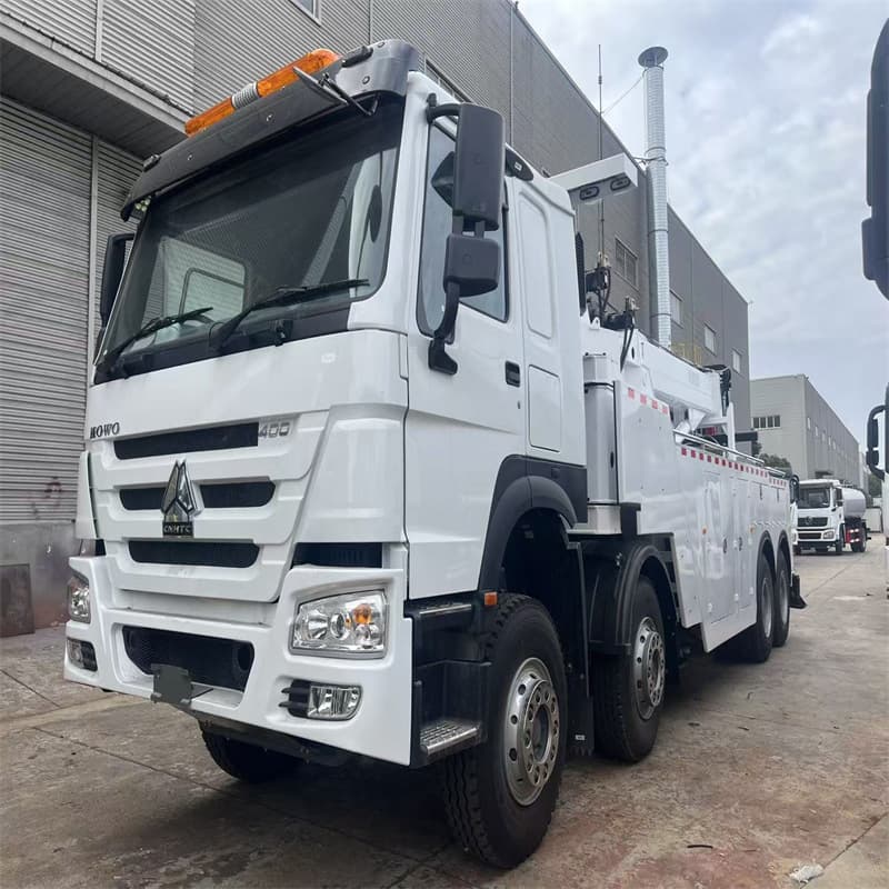 Right-hand drive 8x4 rescue vehicle, 50-ton wrecker, integrated tow and lift truck, 5-ton rescue vehicle.