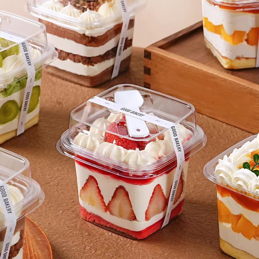 Square Cake Packaging Box Mousse Dessert Soy Milk Cake with Spoon Disposable Transparent Takeout Pastry Box Baking
