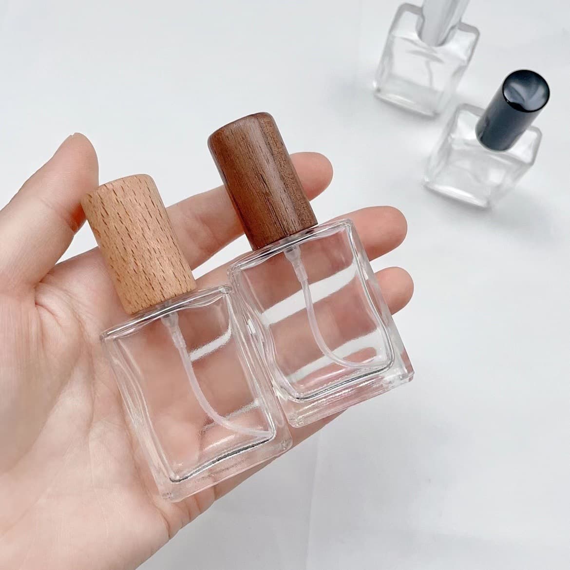 15ML wooden cap perfume bottle, high-end perfume refill bottle, screw-top glass perfume empty bottle, portable refill bottle