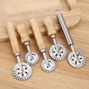 Factory Wholesale Stainless Steel Pie Cutter, Oak Handle Pastry Wheel, Pizza Cutter, Rolling Knife, Cookie Mold, Baking Tool