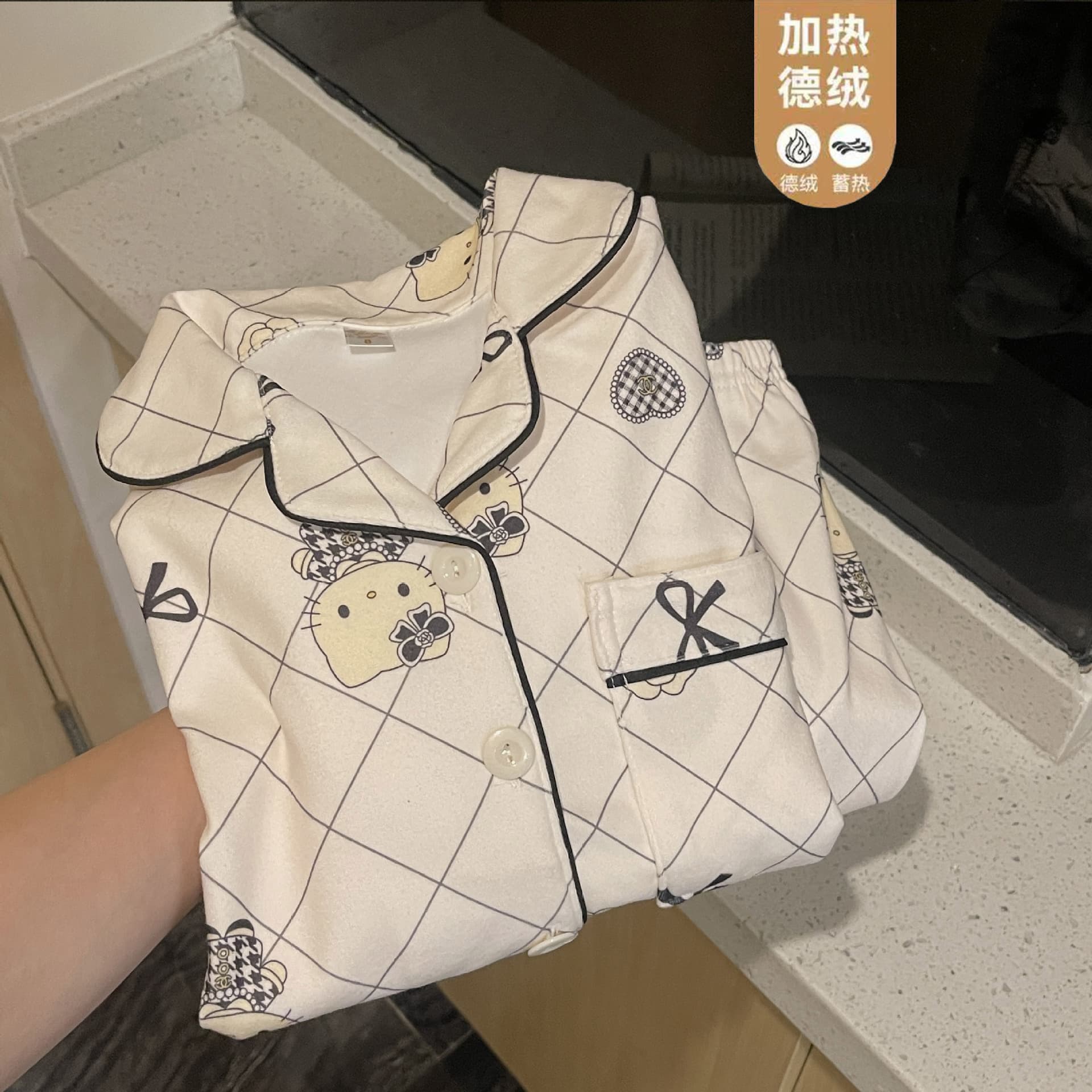 Children's home clothes autumn and winter new style lapel thickened German velvet long-sleeved trousers cartoon baby girl cardigan pajamas set