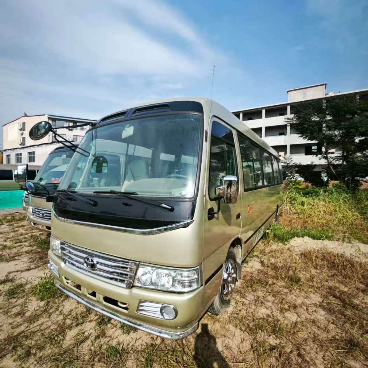Cross-border Export Used Coaster 19-23 Seats Electric Folding Door Electric Swing Door 4-Cylinder 6-Cylinder