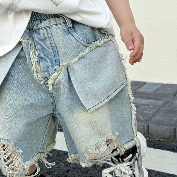 Boys' denim shorts ripped five-quarter pants summer new Korean style fashionable thin soft denim raw edge loose shorts