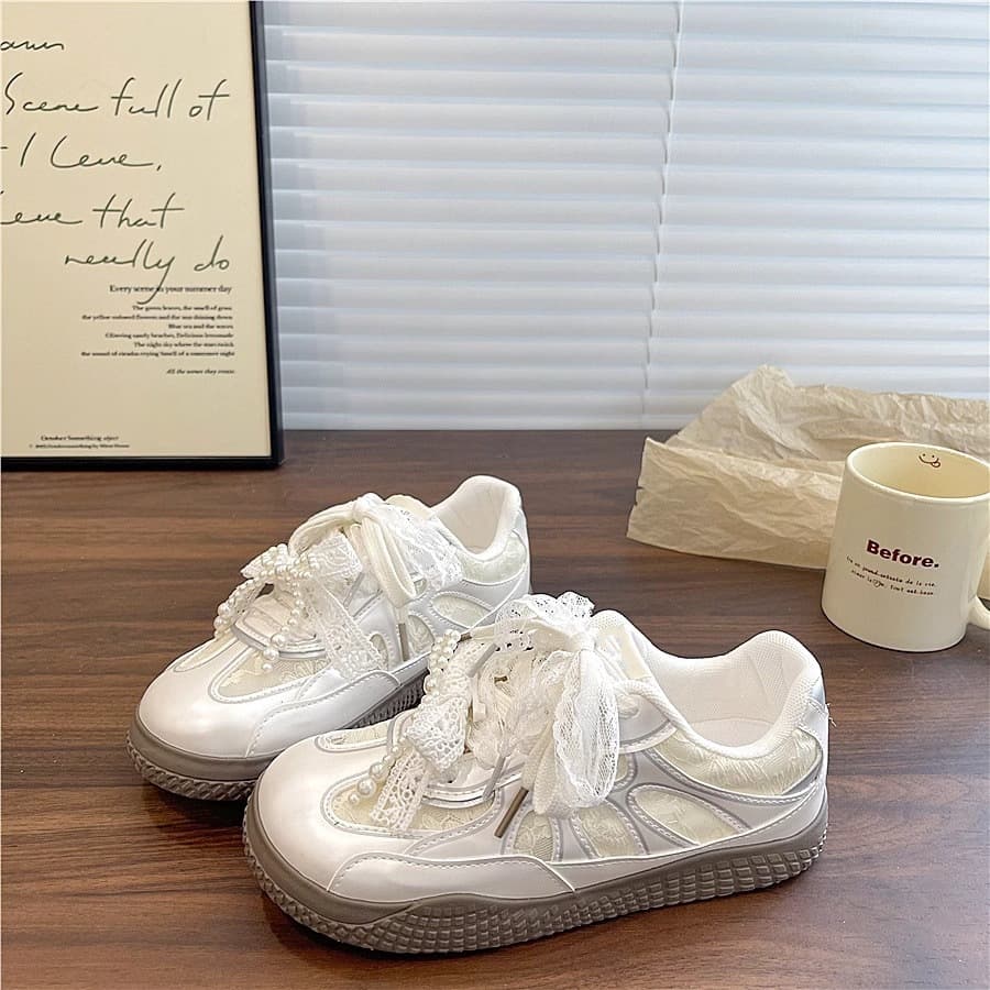 2026 New Thick Sole German Training Shoes Student Youthful Stylish Versatile White Sneakers Lace-up Casual Sports Shoes Wholesale