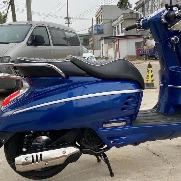 Price Negotiable China IV Standard Django 150CC Retro Scooter Motorcycle Source Stock