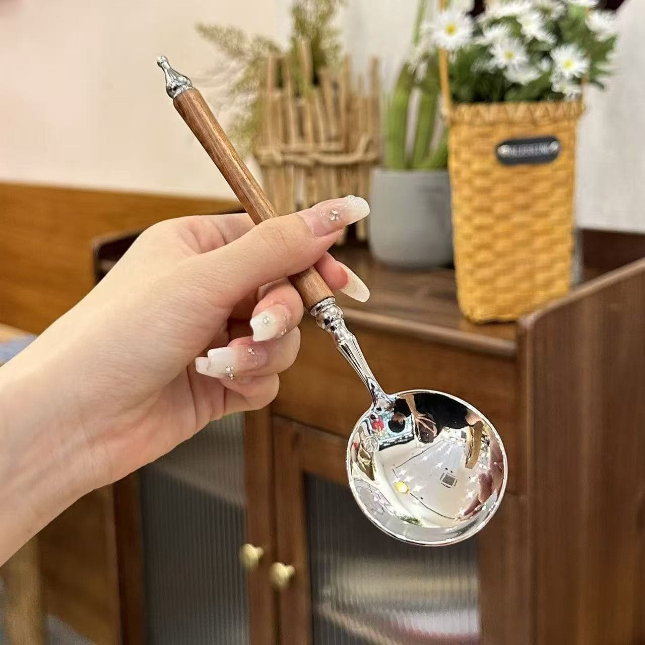 Stainless Steel Spoon Trendy Spoon French Light Luxury Retro Wooden Handle Soup Spoon Western Cutlery Spoon Rice Spoon Pasta Spoon Dessert