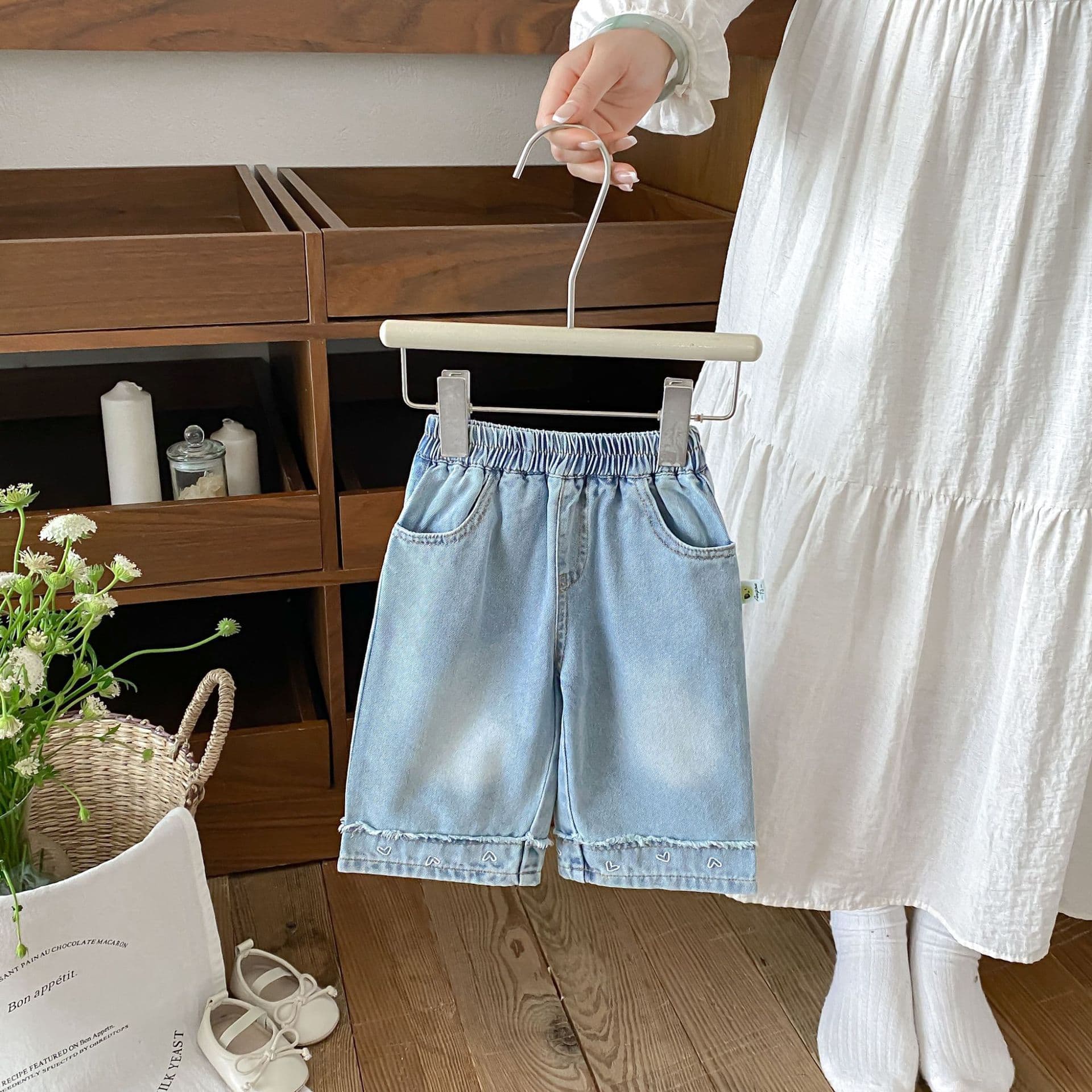 Girls' Trendy Wide-Leg Jeans Autumn Little Girls Baby Loose Casual Pants Children's Heart Embroidered Trousers