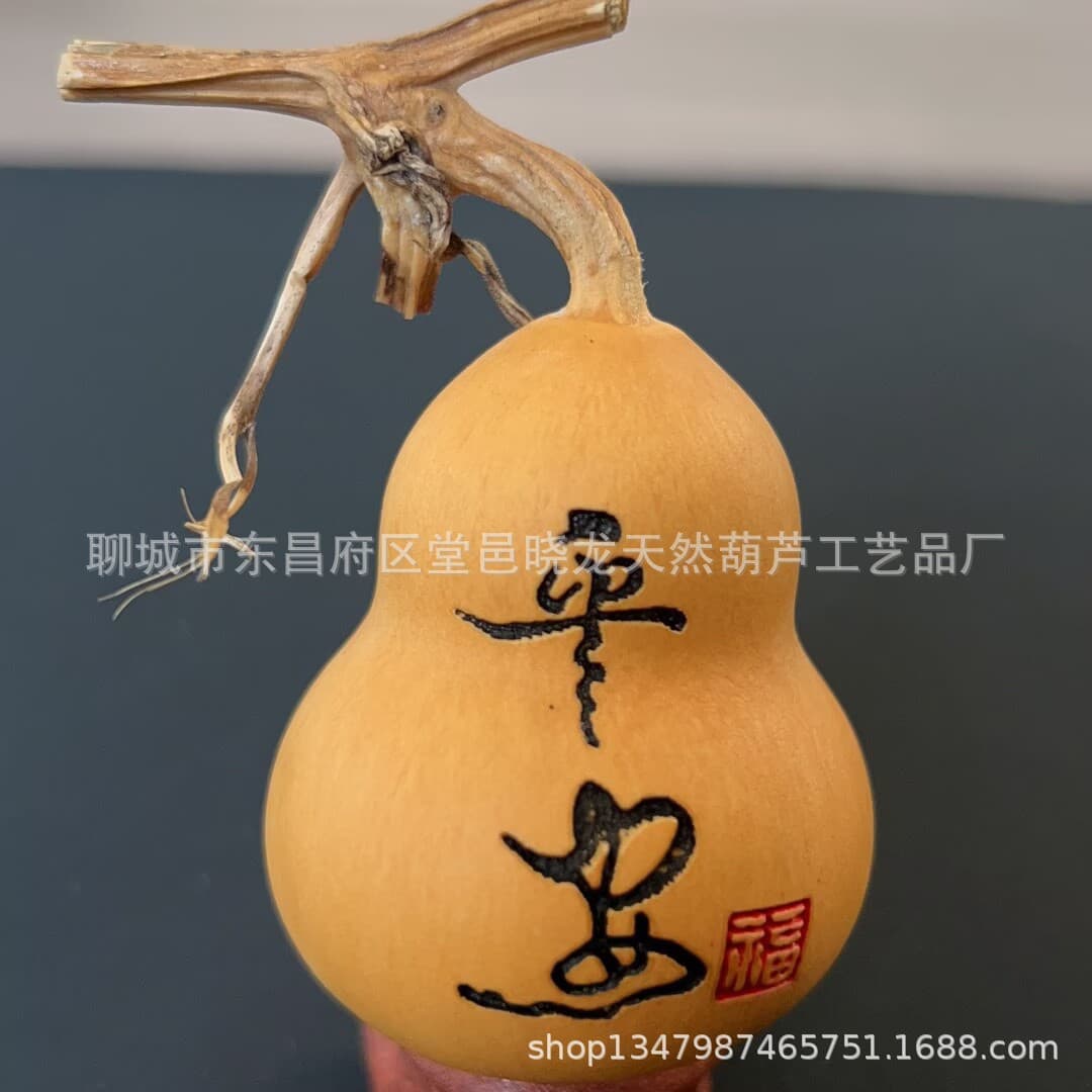 Factory wholesale of collectible gourds, carved hand-held items, handcrafted crafts, natural small gourd ornaments, and hand-held pieces.