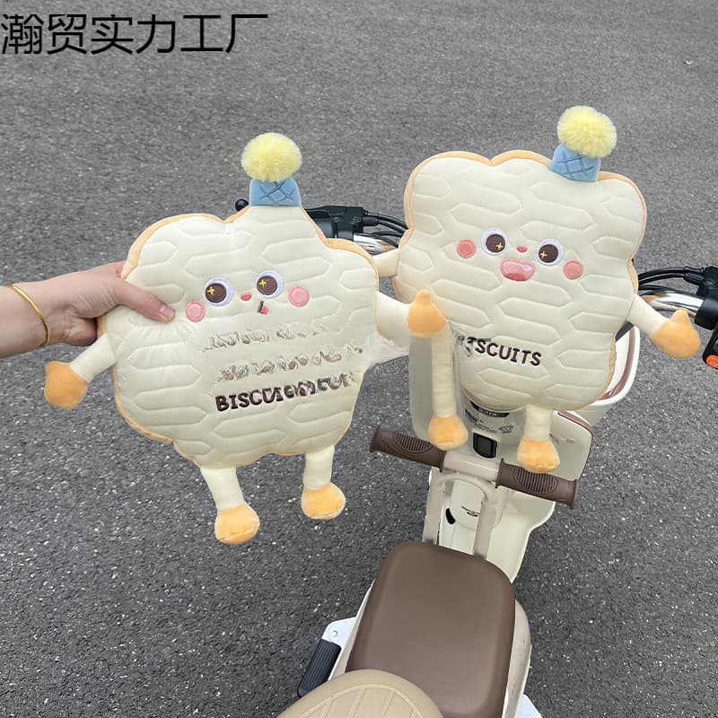 Electric vehicle anti-collision pad, child seat headrest, universal, cartoon-style, thickened anti-collision headrest, suitable for all seasons.