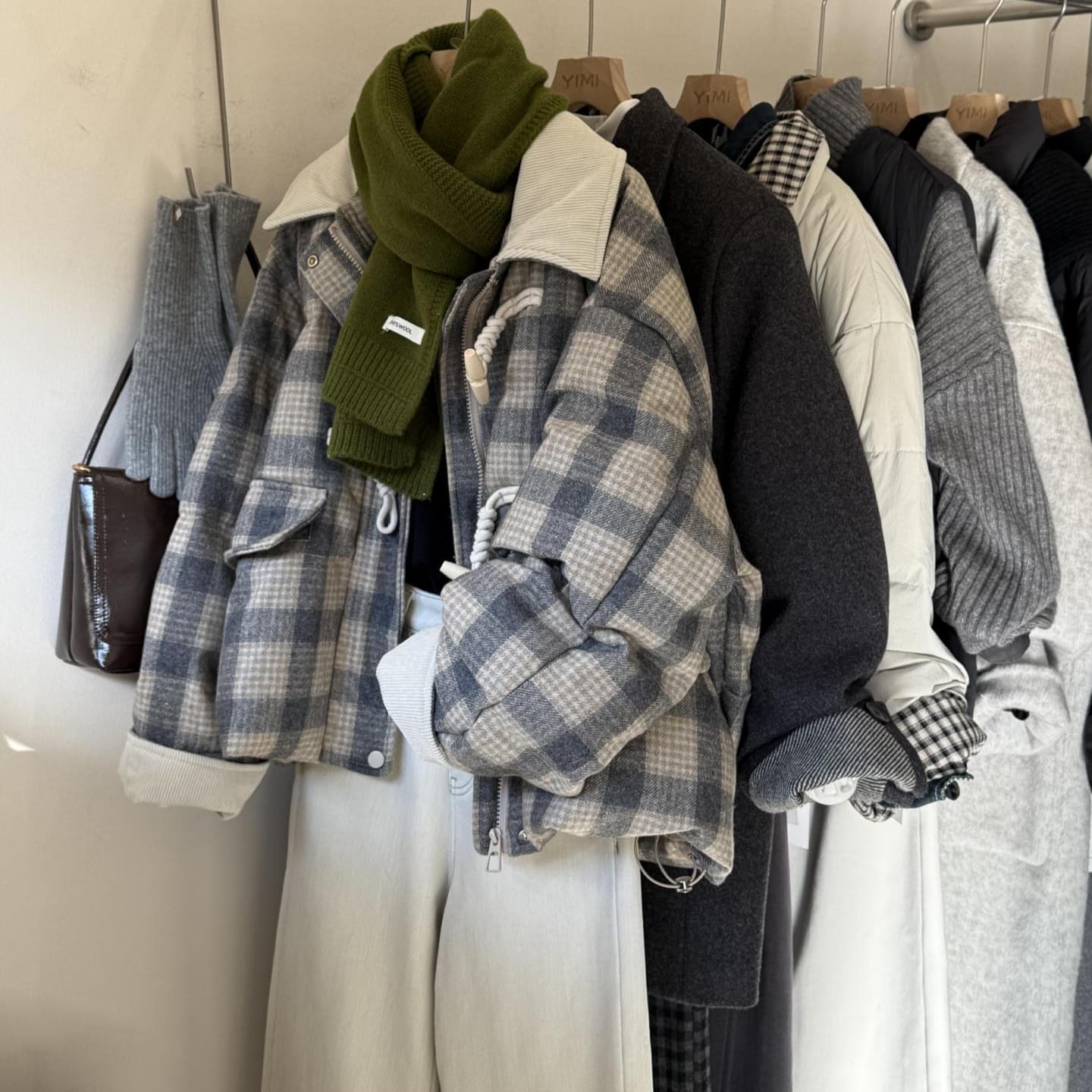 Winter Clothing Brand Discount Women's Apparel Surplus Stock Mixed Lot Street Vendor Wholesale Down Jackets Clearance Inventory First-Hand Supply Source