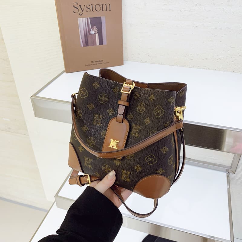 Vintage Minimalist Crossbody Shoulder Bag Fashion Casual Stylish Women's Bag 2026 Spring New Trendy Bucket Bag