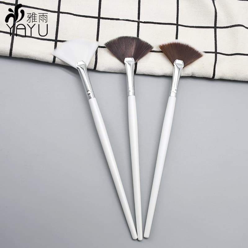 Facial fan-shaped fruit acid mask brush, cosmetic brush, nylon soft-bristled wooden handle, large skin management beauty salon special brush