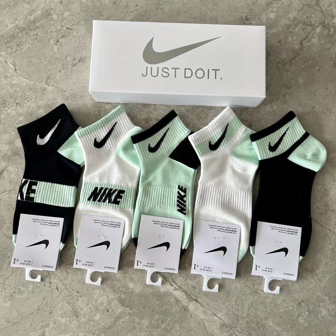 5-Pack High-Value Letter-Printed Unisex Cotton Socks for Autumn/Winter Sports Students, Boxed Short Tube Design
