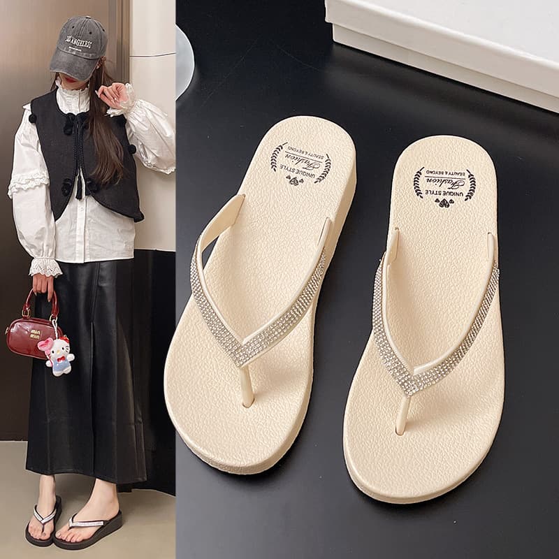 New summer women's flip-flops, stylish, non-slip, thick-soled, wedge heel, perfect for outdoor wear, home, beach, and even the beach.