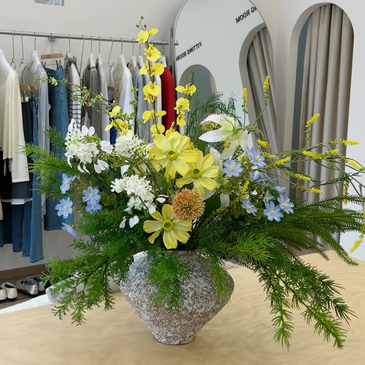 Spring Yellow-Green Artificial Flowers for Clothing Store Vases, Monet Garden Greenery, Window Display Arrangement Floral Materials