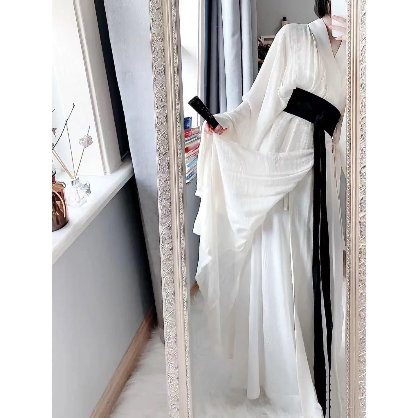 White Hanfu women's autumn and winter Chinese style straight-skirted ancient costume Wei and Jin ancient style improved spring and autumn style wide-sleeved flow fairy skirt