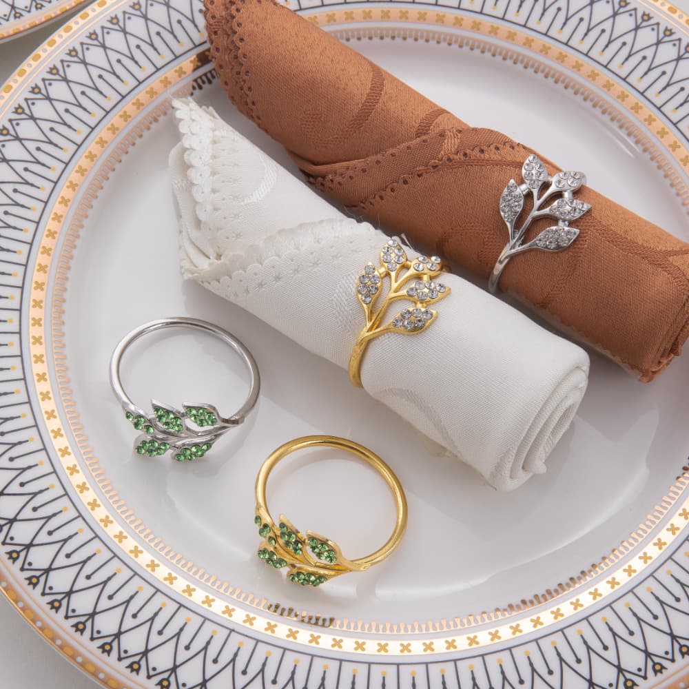 New cross-border rhinestone napkin ring, green leaf napkin ring, high-end metal ring for hotel table setting.