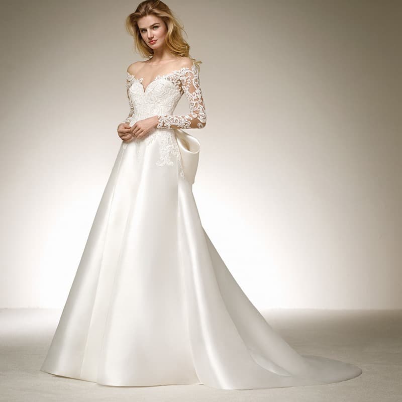 Wedding Dress Long Sleeve Satin Princess Train Butterfly Knot Bride Outing Gown Elegant Graceful Style High Waist Three-Quarter Sleeve