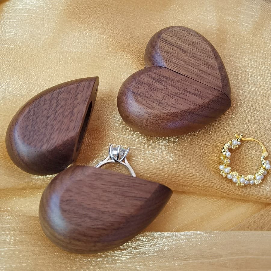 Love-Shaped Ring Box, Wedding Jewelry Storage Box, Black Walnut Box, Proposal and Engagement Jewelry Box, Can Be Engraved with Logo