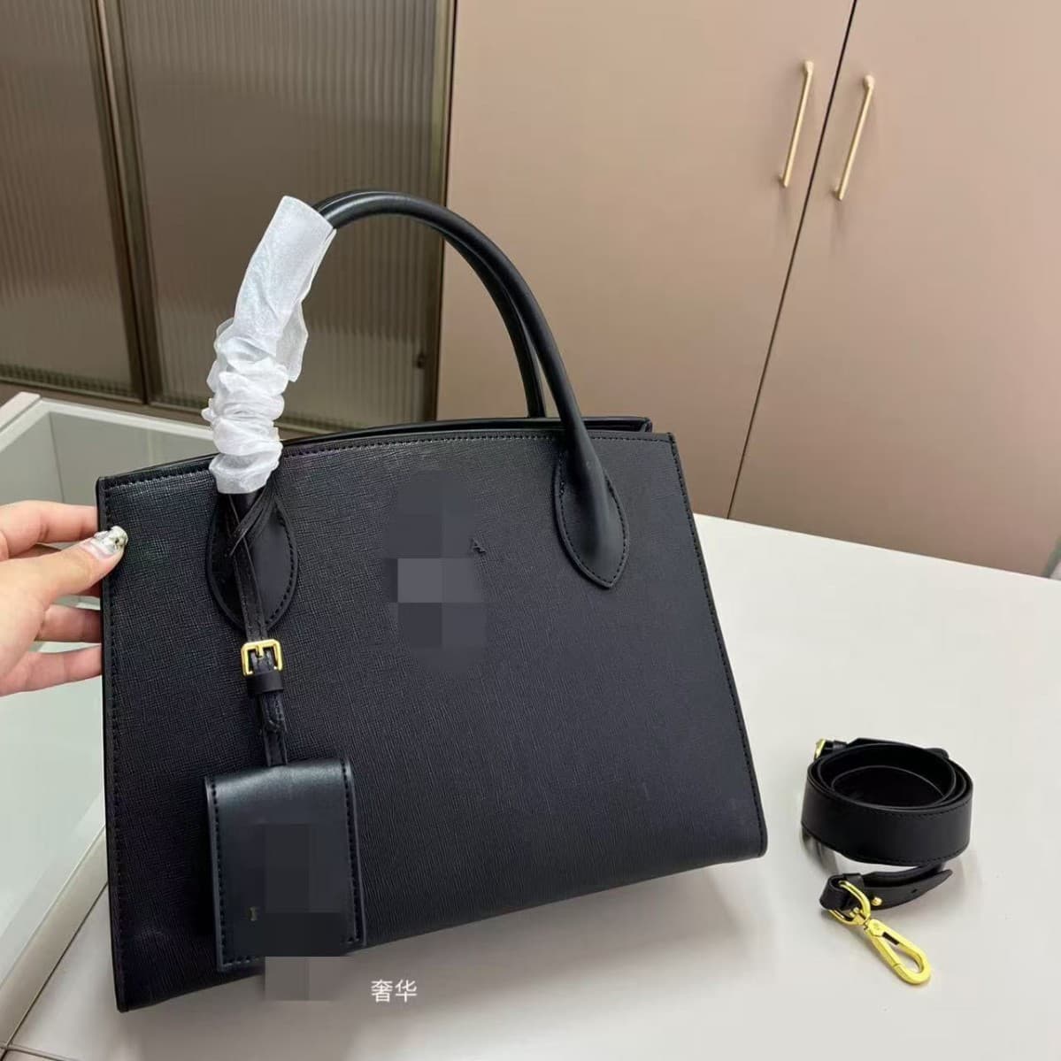Factory Outlet P Brand Women's New Versatile Fashion Genuine Leather Handbag, Big-Name Retro Light Luxury Shoulder Crossbody Bag
