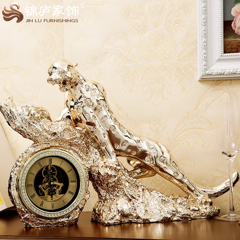 European Creative Living Room Electroplated Leopard Cheetah Leopard Clock Desk Clock Mantel Clock Decoration Resin Craft Ornament