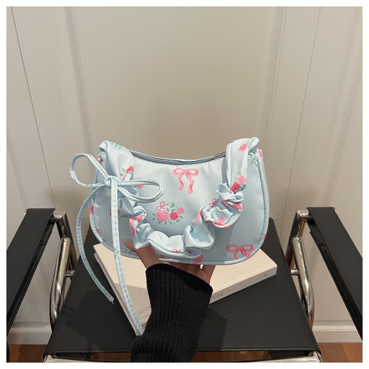 Large Capacity Shoulder Bag Autumn Pleated Floral Underarm Bag 2025 New Trendy Sweet Drawstring Commuter Bag