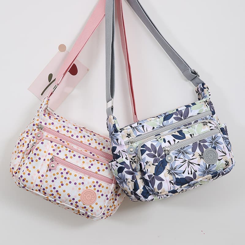 2026 New Retro Fashion Crossbody Bag with Printed Pattern, Multi-Layer, Large Capacity, Middle-Aged Mom Bag, Oxford Cloth Women's Bag Wholesale