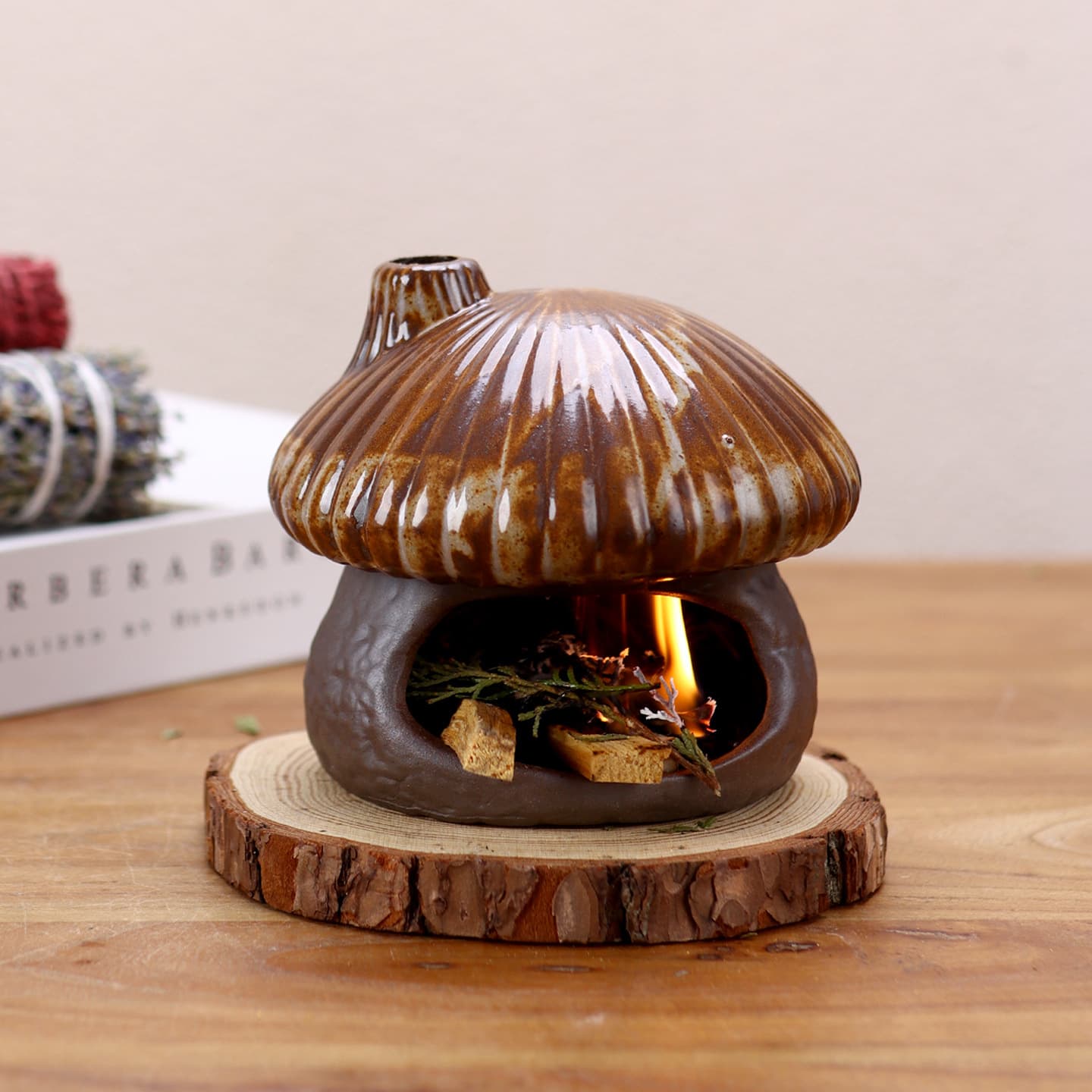 Retro mushroom aromatherapy stove Japanese sacred wood stove cedar stove atmospheric incense burner Peruvian sacred grass burning stove small fireplace