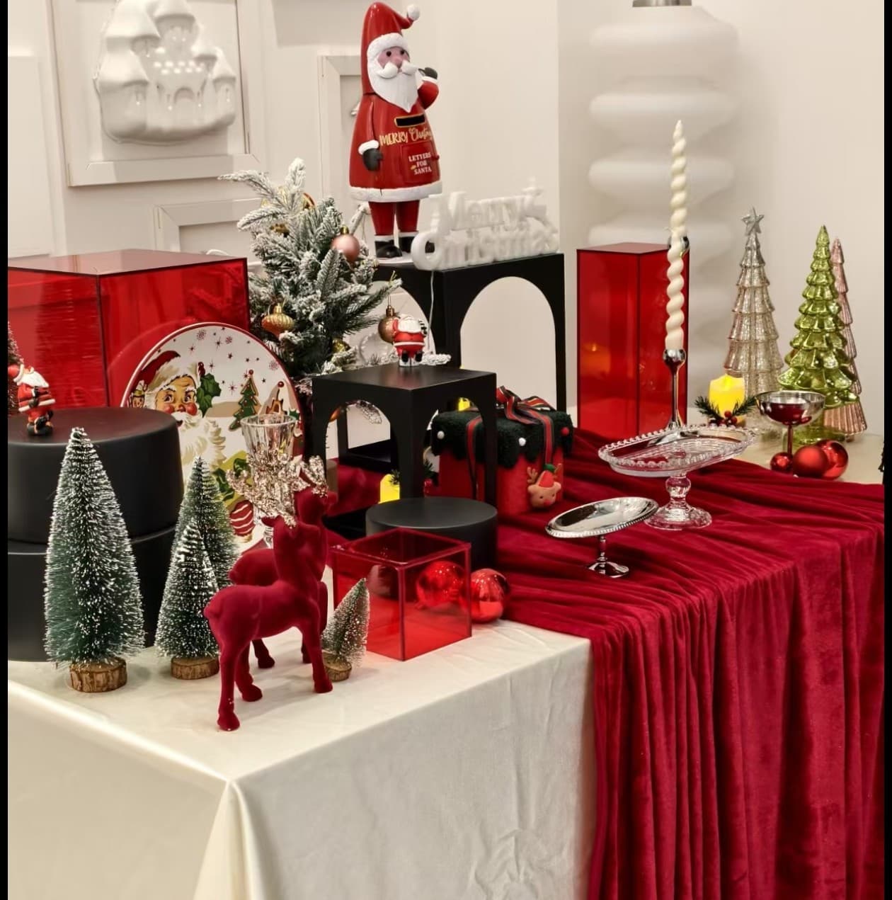 Luxury Christmas New Year Party Dessert Stand Display Rack, Acrylic Black Red Cake Stand for Engagement Banquet
