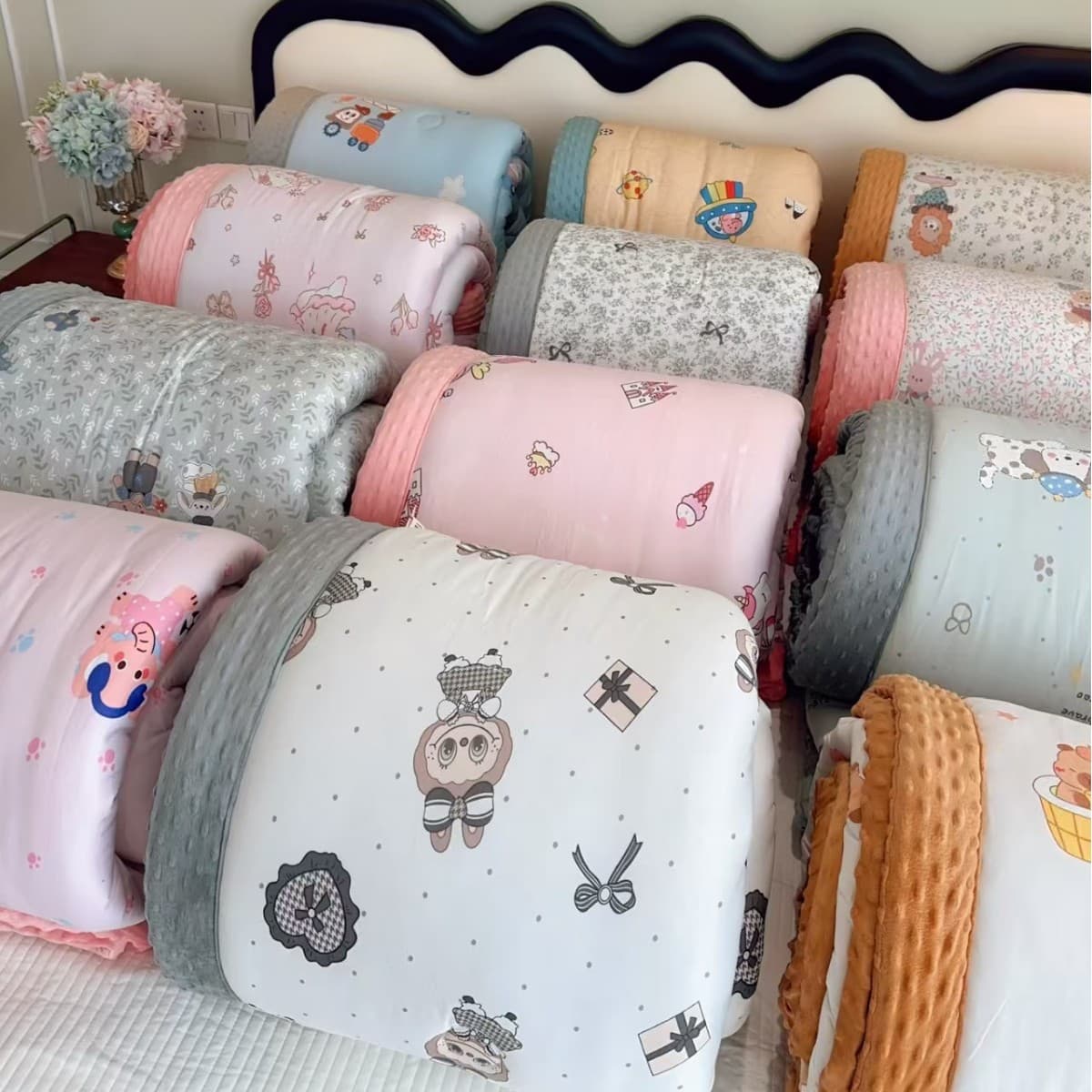 Children's cartoon knitted cotton bobble fleece quilt, spring-autumn-winter thick machine washable soothing hand-bound edge fleece blanket comforter warm fleece.