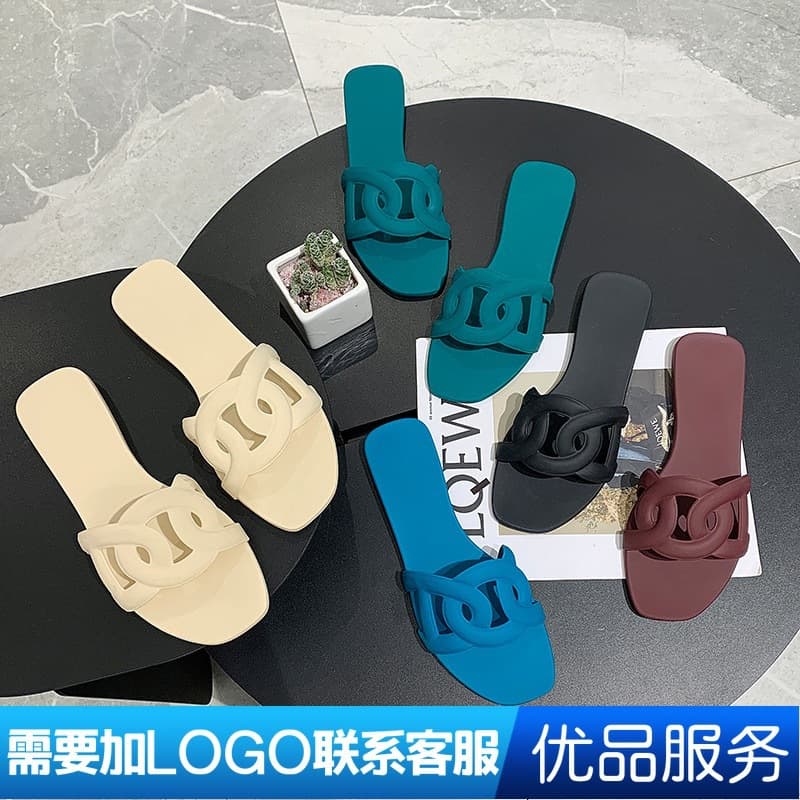 Women's Summer Flat Jelly Slippers Outdoor Beach Wear Pig Nose Slippers Fashionable Flip Flops PVC Material Adult Size