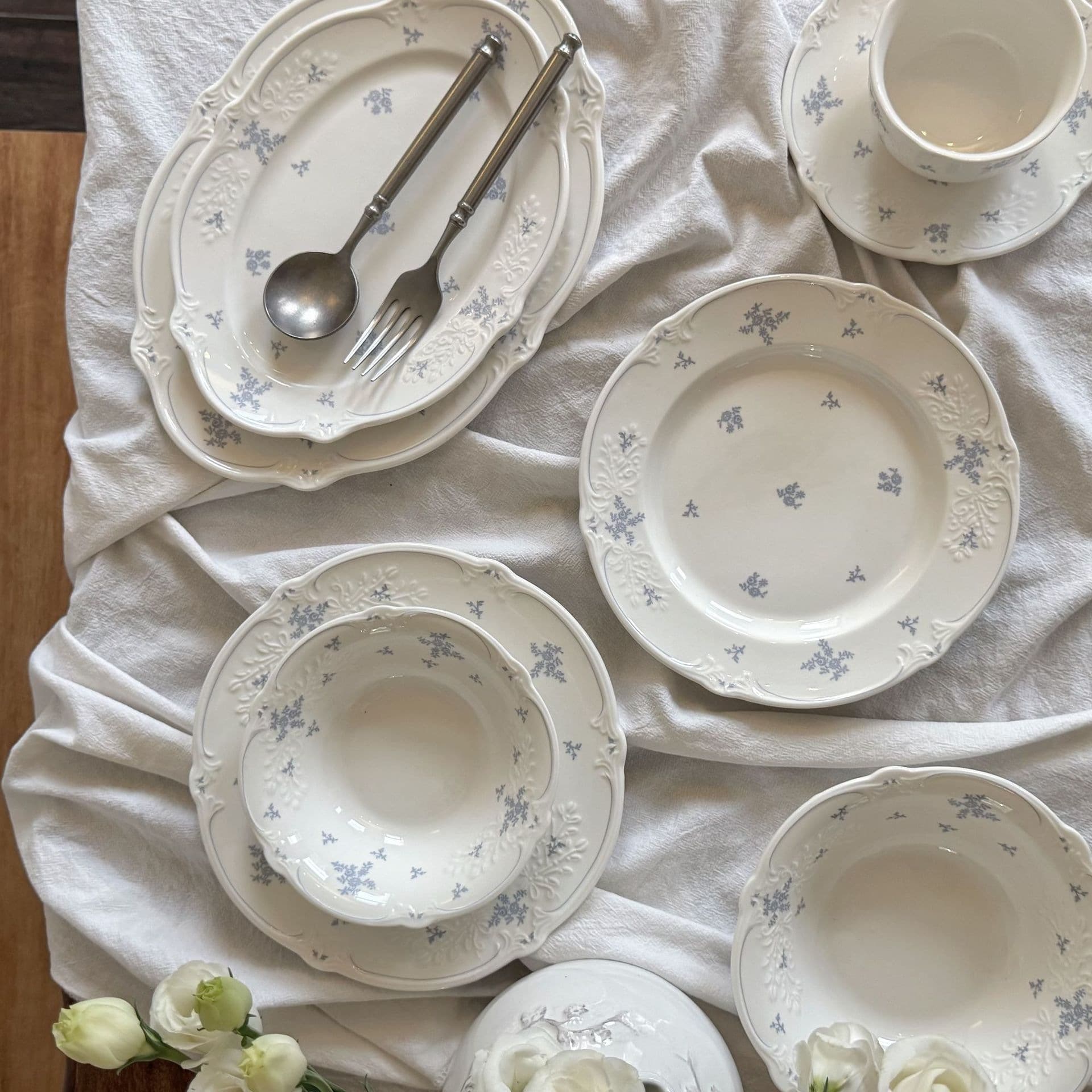 French Embossed Blue Floral Ceramic Dinner Plate Ceramic Bowl Deep Plate Coffee Cup and Saucer Oval Plate Dessert Plate Dinner Plate