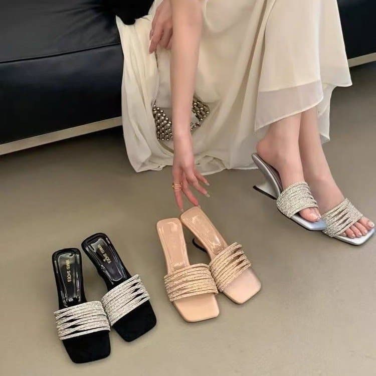One-Shoulder Fashion New Open-Toe Low-Heel Slide Sandals for Women Summer 2026 Rhinestone Strap