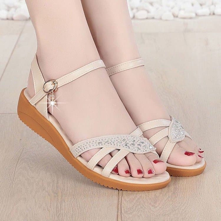 Women's Sandals 2026 Summer New Style Soft Leather Flat Soft Sole Wedge Heel Middle-Aged and Elderly Mother's Shoes Women's Beach Sandals