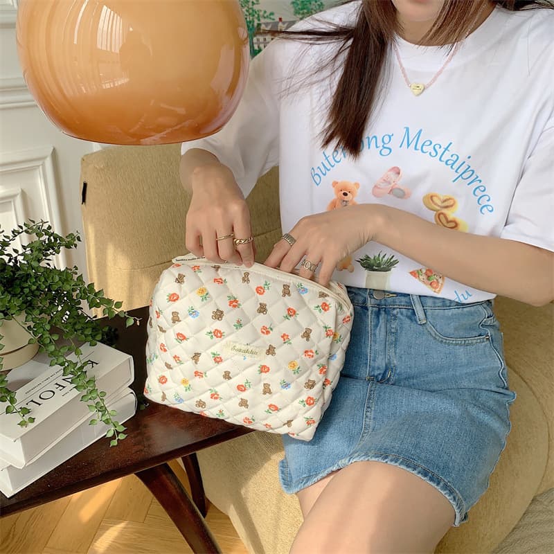 Bear Flower Large Capacity Handbag Portable Makeup Bag Wash Bag Storage Pouch Soft Horizontal Square Shape Zipper Opening
