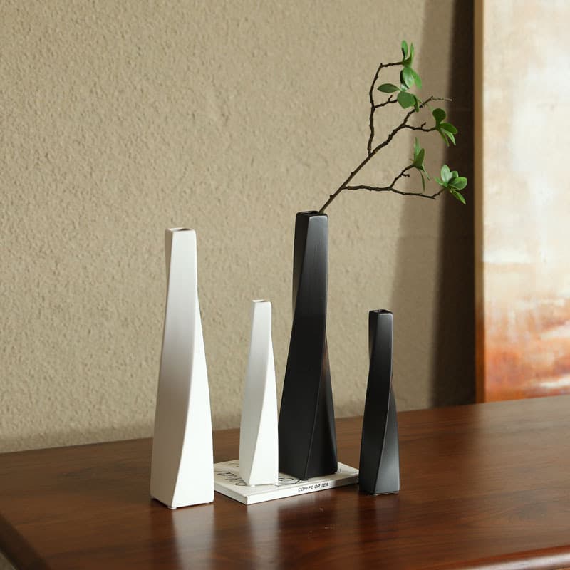 Ins minimalist geometric rotating black and white ceramic vase for dried flowers, living room soft decoration ornament wholesale