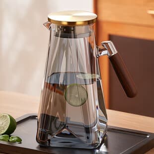 Three-Star Logo Walnut Handle Cold Water Pitcher, Borosilicate Glass Home Hospitality Large Capacity Boiled Water Jug