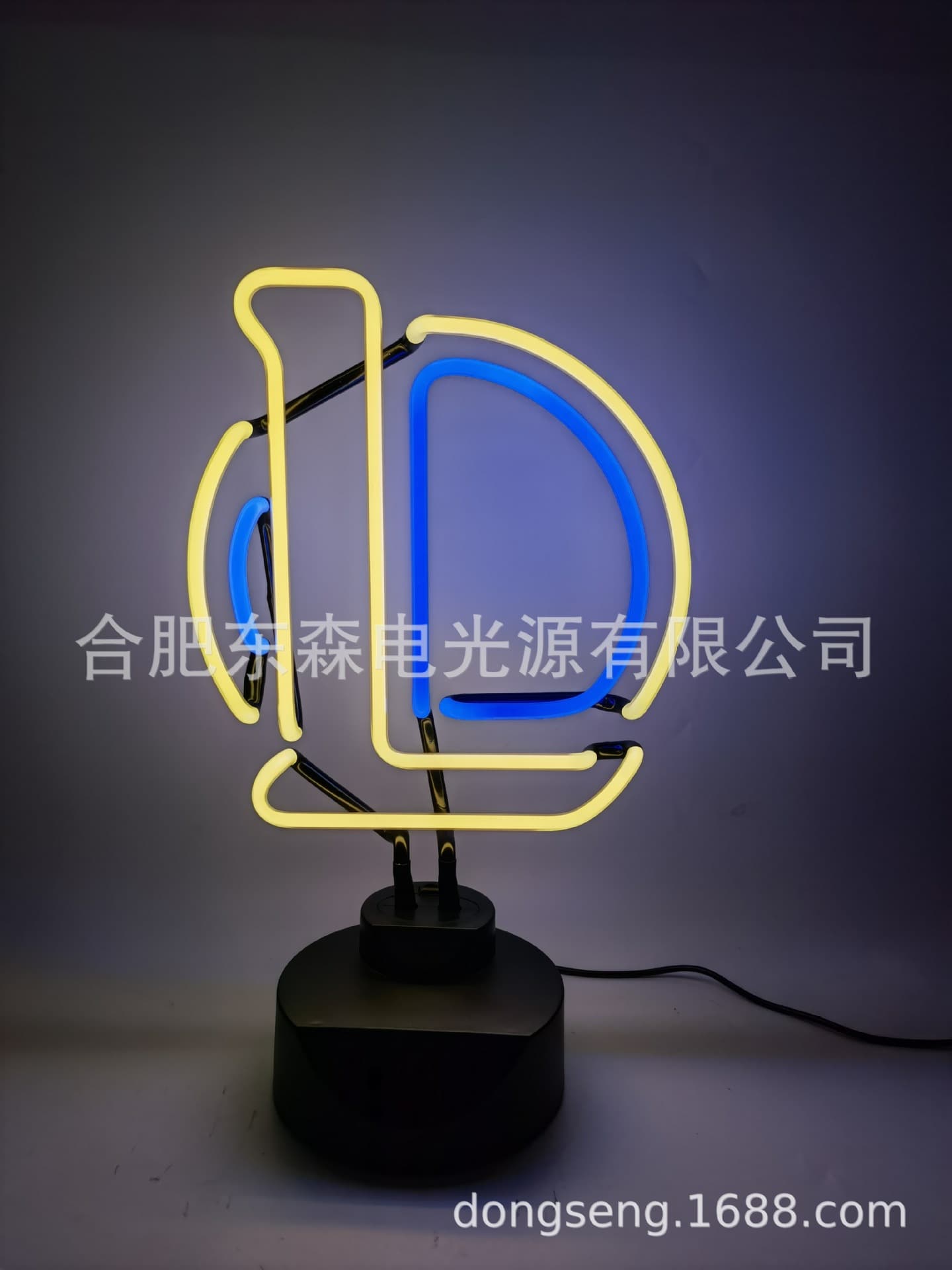 Supply of game-themed neon lights, Neon sign, and neon table lamps.