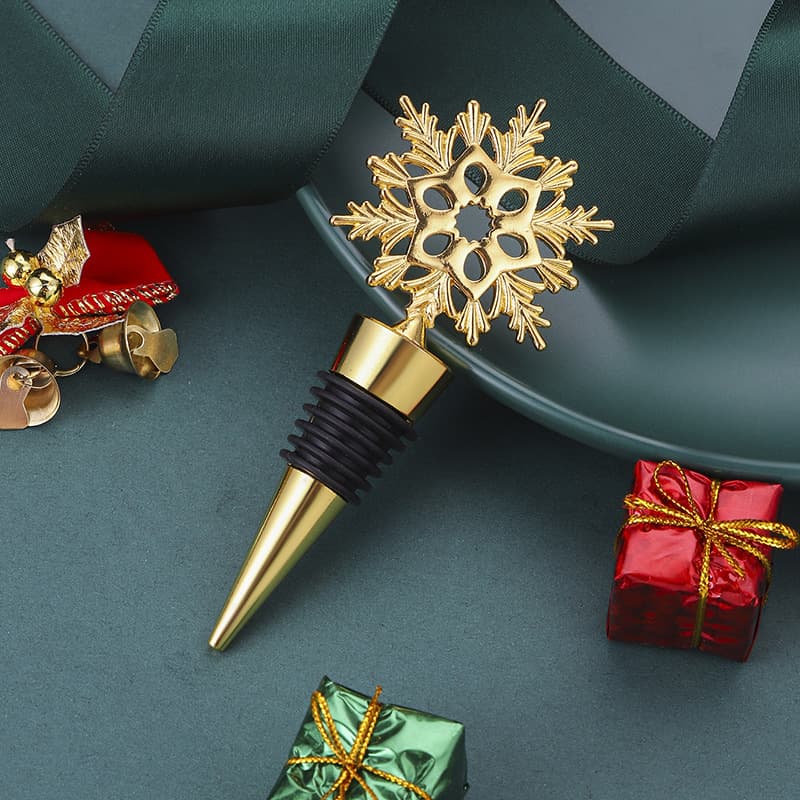 Christmas snowflake wine stopper, creative zinc alloy wine bottle stopper, holiday party gift, wine preservation and sealing stopper.