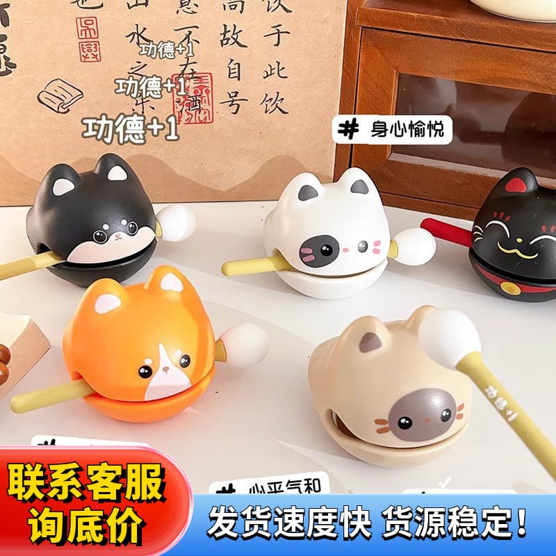 Decompression wooden fish tapping calming ornament for office workstations, emotional stability toy, cute and Zen-like birthday desktop decoration.