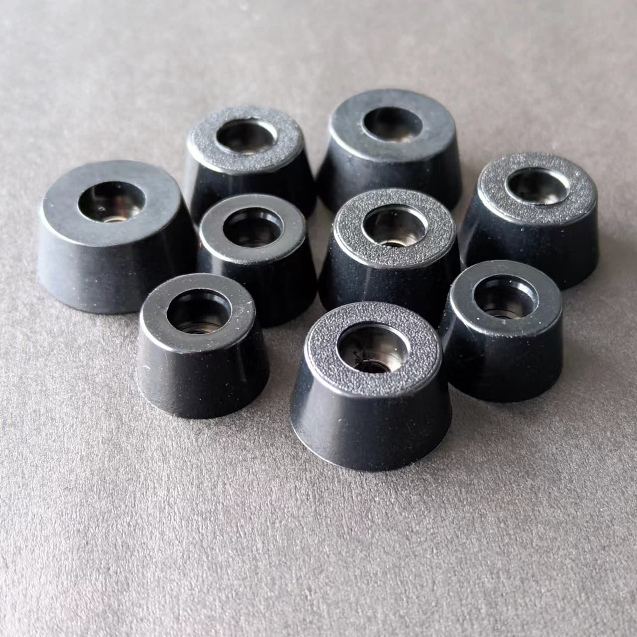 Tapered rubber feet, eco-friendly wear-resistant shock-absorbing pads with washers, anti-slip chassis feet, cushioning pads