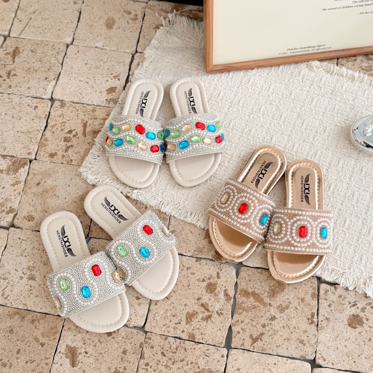 Girls Bohemian Vacation Style Open-Toe Slide Sandals 2026 Summer New Rhinestone Chic Beach Shoes Versatile
