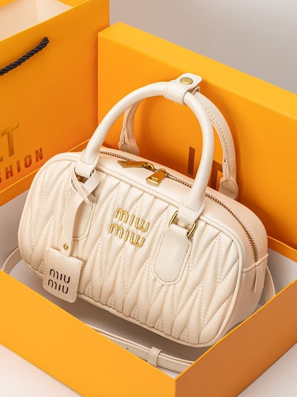 Designer Women's Ruched Bowling Bag Boston Handbag 2026 New Trendy Fashion Boston Crossbody Bag