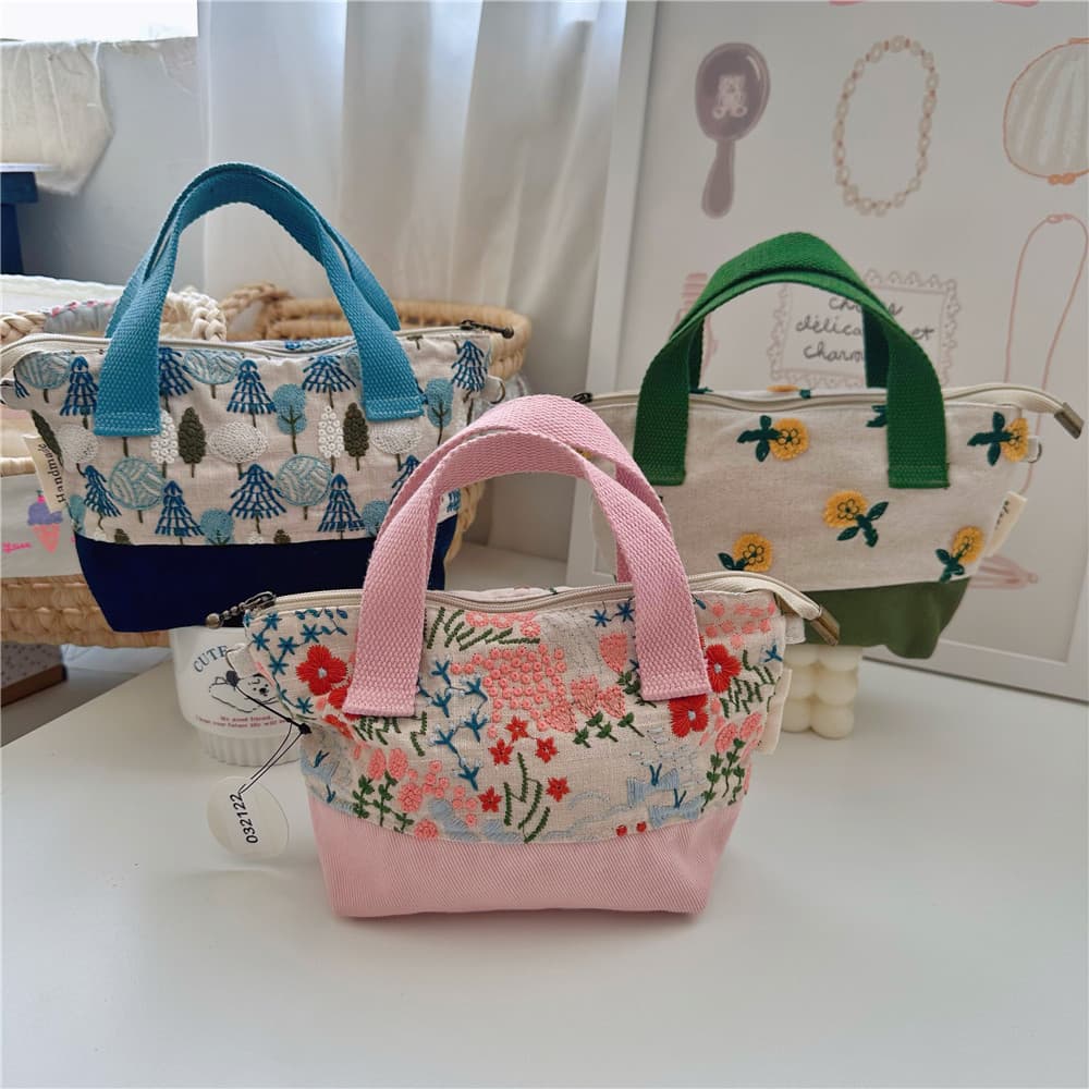 Artistic floral embroidered handmade fabric bag, cartoon handbag, 3D patchwork cotton handbag, wholesale