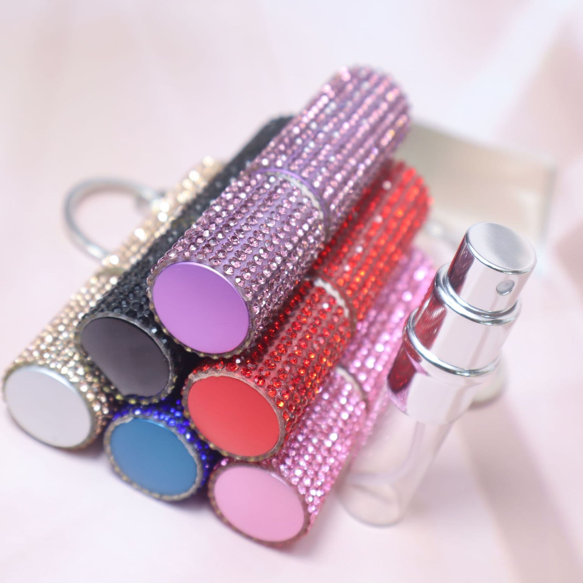 Hot-selling Rhinestone Perfume Bottle Miniature Exquisite Colorful Keychain DIY Portable Press Spray